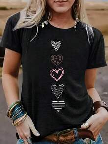 Flattering Women's Short Sleeve Tee – Black Love Heart Print for the ultimate Summer Look - Negro - Ver 1