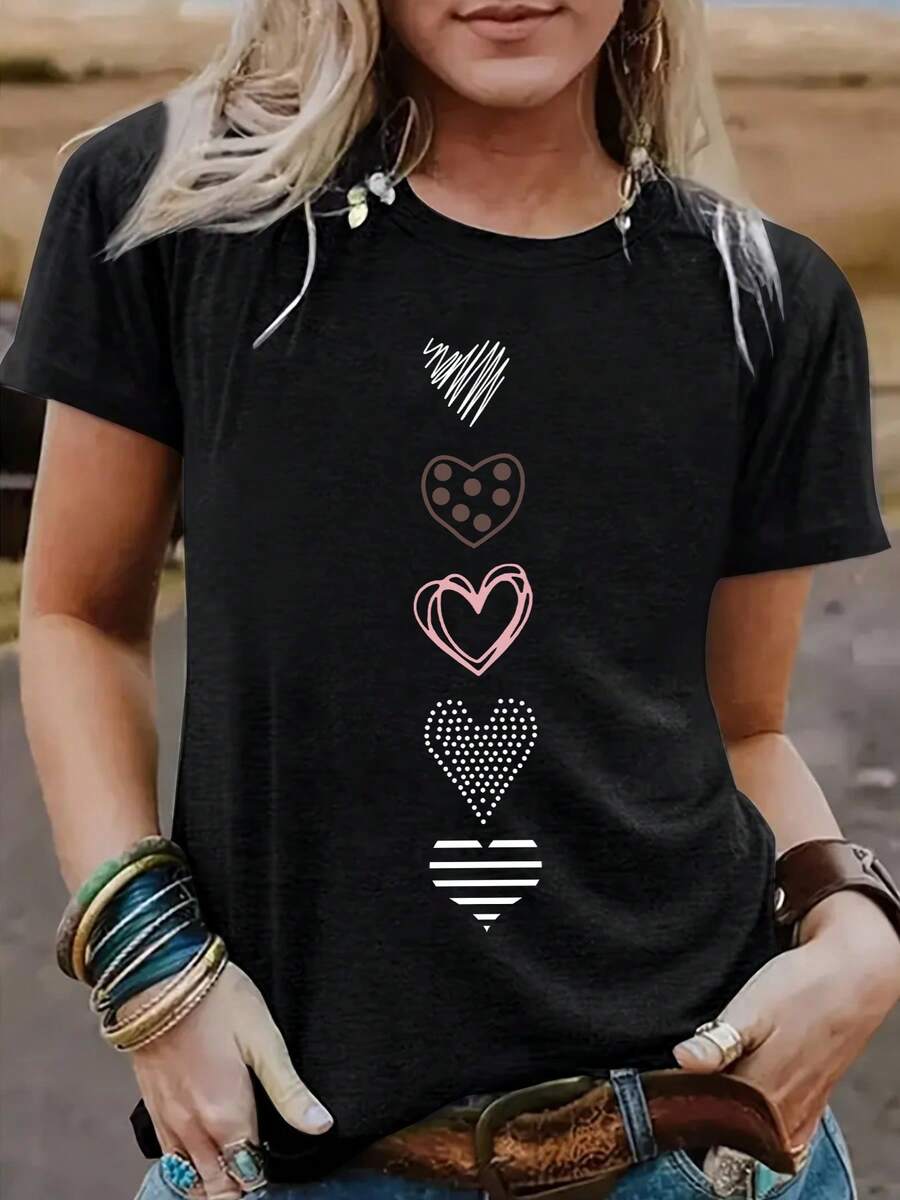 Flattering Women's Short Sleeve Tee – Black Love Heart Print for the ultimate Summer Look - Negro - Ver 1