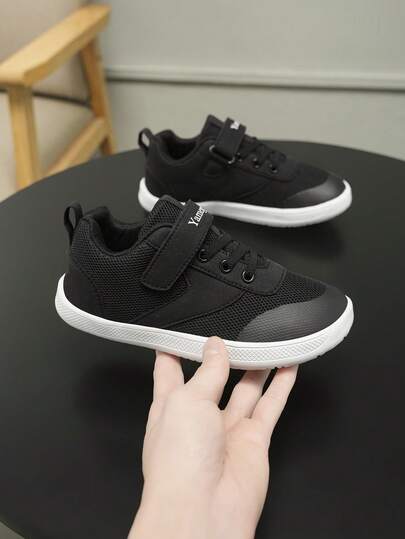 Giày thể thao cổ thấp màu trơn đa năng cho trẻ em, dáng rộng, có các mảng lưới thoáng khí tạo cảm giác thoải mái, khóa dán tiện lợi, phù hợp cho bé trai và bé gái đi học và các hoạt động ngoài trời.