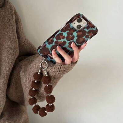 1pc Leopard Print Phone Case With Brown Fluffy Wrist Strap, Compatible With IPhone 17/16/11/13/15/15 Plus/15 Pro/15 Pro Max/12/14 Pro Max/XS/XR/11 Pro Max/12 Pro/12 Pro Max/13 Pro/13 Pro Max/14 Pro/14 Plus/7/8 Plus, Halloween & Christmas Gift, Shiny Phone Case With Lip Gloss Stand, Cute Women Phone Case, Cartoon Phone Case, Soft Adorable Phone Case, Holiday Accessory, Holiday Gift
