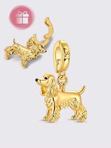 这款原创设计的金色银色吊坠，以栩栩如生的精准度捕捉了从活泼的贵宾犬到忠诚的金毛寻回犬等热门犬种的独特细节。每款吊坠均采用安全通用的搭扣设计，可轻松搭配手链、项链和手镯。 - 金銀色 - 查看 3