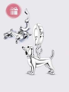 这款原创设计的金色银色吊坠，以栩栩如生的精准度捕捉了从活泼的贵宾犬到忠诚的金毛寻回犬等热门犬种的独特细节。每款吊坠均采用安全通用的搭扣设计，可轻松搭配手链、项链和手镯。 - 金銀色 - 查看 8
