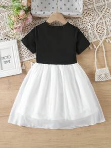 1 pezzo Vestito casual e carino da ragazza con fiori, collo rotondo, maniche corte, orlo in rete, adatto per uso quotidiano, viaggi in famiglia, vacanze al mare, esibizioni, gite al parco, primavera/estate - Bianco e nero - Visualizzare 3