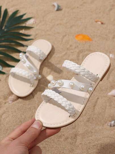 1 Pair Toddler Girls' Ivory Flat Slippers, Soft Leather Woven + Shiny Pearl Decor, Classic Round Toe Open Toe Non-Slip Soft Bottom Cute Beach Slippers, Suitable For 3-12 Years Old Girls, Daily, Casual, Holiday, Party, Spring/Summer