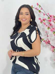 Blusa Plus Size Feminina Social Estampada 2323 Soltinha com Mangas Largas e Caimento Perfeito -Tamanho Único- Tecido Viscose, Elegante, Casual, Trabalho, Dia-a-Dia, Ocasional, Escritório - Preto e Branco - Visão 4