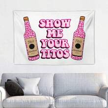 Tapiz de pared juguetón "Muéstrame tus Titos" con estampado de leopardo rosa y diseño de botella retro, acogedor para interiores, para sala de estar, dormitorio, fiesta, espacio de San Valentín, romántico, accesorios para el hogar, tema divertido y de reunión social, decoración de interiores audaz y elegante para el invierno, decoración de inicio de conversación llamativa, perfecto para la preparación del Día de San Valentín, acentos de decoración de interiores de invierno - 1PC - Ver 1