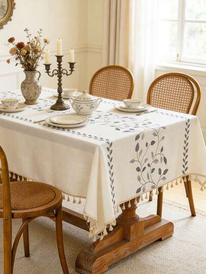 منديل مائدة أوروبي بسيط مطرز بأوراق زرقاء، قماش مستطيل مزين بشراريب بيج، قابل للغسيل، مناسب لتغطية خزانة السرير، طاولة القهوة، الخزانة، الكومود، ديكور الطاولة، ديكور المنزل اليومي، مناسب للمطبخ، غرفة الطعام، التجمعات، العشاء، المناسبات، الحفلات، الأعراس، جميع الفصول، الربيع/الصيف