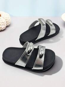 1 Pair 3-10 Years Old Girls' Black & Silver Metallic Buckle Sandals, Soft PU Non-Slip Thick Sole Open Toe Double Strap Flat, Fashionable Luxury Style, Summer Outdoor/Daily Wear - Silver - View 6