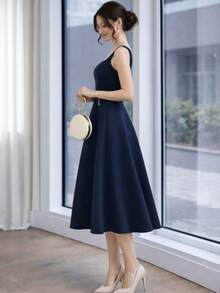 Women's Midi Dress With Square Neckline And Defined Waist - Màu xanh hải quân - Xem 2
