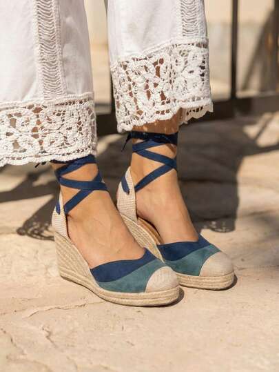 VIKIVIKI SHOES Women's Espadrille Wedge Sandals, Featuring A Closed Front Design With Combined Panels And Visible Stitching, Long Ankle Straps That Elongate The Leg, An Elegant And Stylish Look, A Comfortable And Flexible Fit, And A Lightweight, Non-Slip Jute Sole. Ideal For Chic Summer Wear, Holidays, The Beach, Daily Walks, And Casual Looks With Dresses, Skirts, Or Cool Outfits.