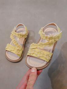 1 Pair Girls Lace Trim Sandals, Soft Sole Non-Slip Princess Style Fashionable Hook And Loop Closure Sandals - Yellow - View 3