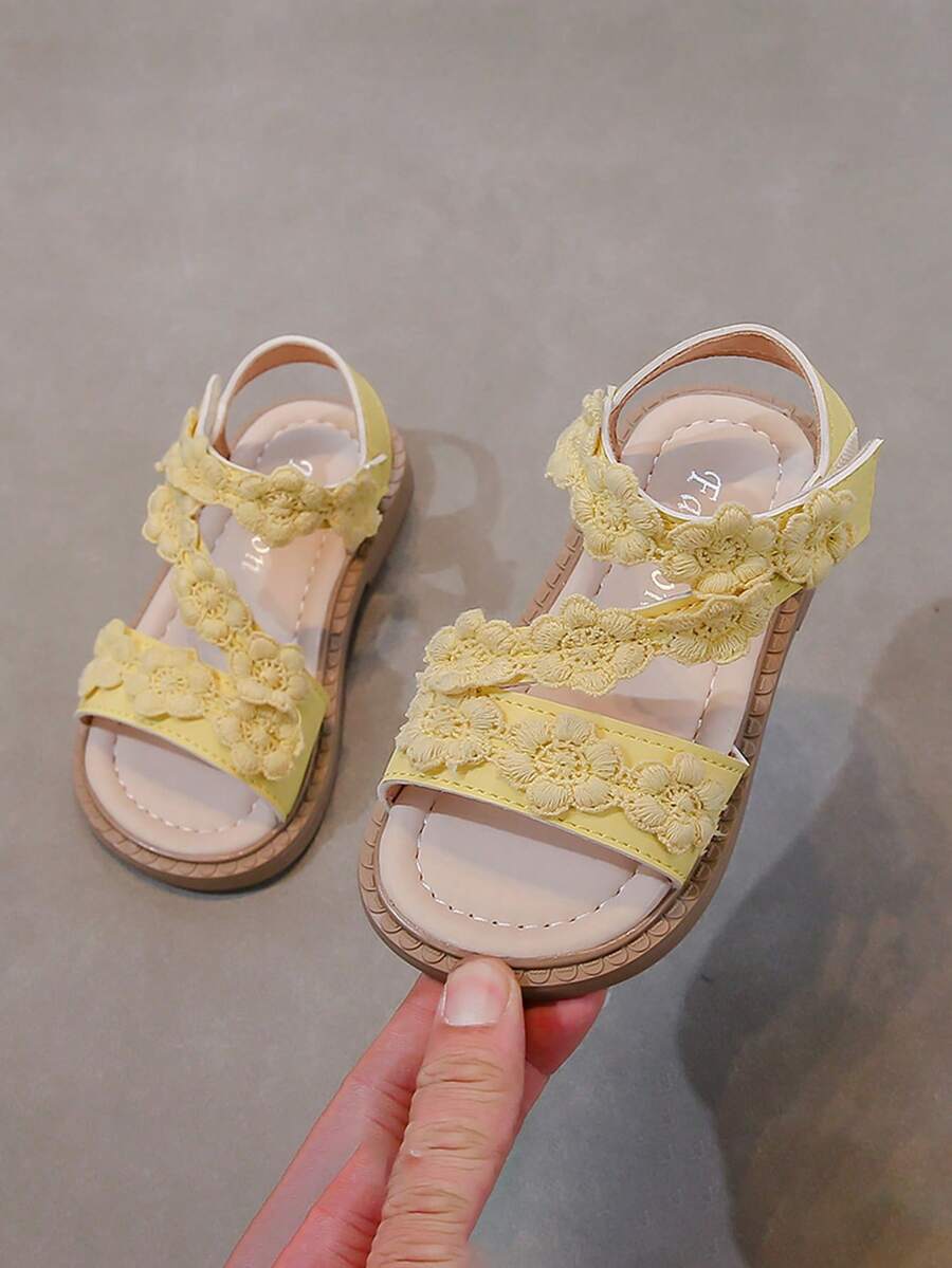 1 Pair Girls Lace Trim Sandals, Soft Sole Non-Slip Princess Style Fashionable Hook And Loop Closure Sandals - Yellow - View 1