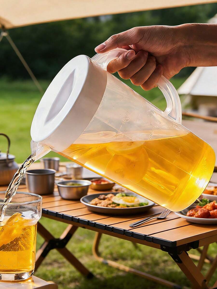 1个大容量耐热水壶，带盖和刻度。非常适合储存果汁、牛奶和其他饮料。这款水壶适合居家使用、户外活动和日常使用，而且外观时尚。