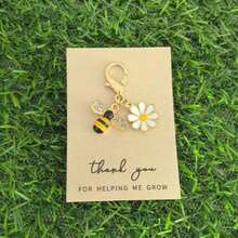 1pc 2026 Hot Selling Alloy Drip Oil Bee Keychain With Rhinestone Daisy Cartoon Cute Zinc Alloy DIY Accessory Bag Pendant Keyring, Perfect Gift, Holiday Gift, Birthday Gift, Interesting Gift, Valentine's Day Gift - Multicolor - View 1