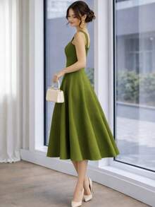 Women's Midi Dress With Square Neckline And Defined Waist - 酪梨綠 - 查看 2