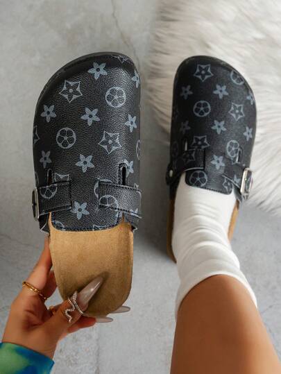 女士新款奢华复古印花闭趾穆勒鞋，搭扣软底舒适拖鞋，室内外皆宜，简约高端休闲鞋，适合春、夏、秋季穿着，日常通勤和休闲放松皆可穿着。