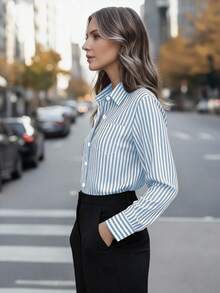 女士休闲基础款条纹尖领长袖衬衫，带纽扣口袋，适合日常办公穿着，秋冬春季皆宜 - 淺藍色CS046-1 - 查看 2