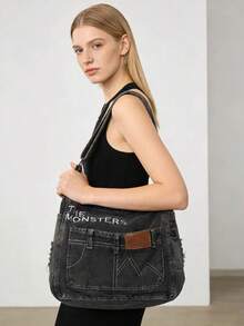 这款全新极简主义牛仔新月形单肩包采用贴袋和字母装饰，轻巧便携。包身配有可调节肩带，纯色休闲百搭，采用做旧水洗牛仔面料，并融入街头牛仔元素。此外，这款包还附赠一个红色心形吊坠，适合购物、外出、约会、商务旅行、旅游、聚会和日常通勤等各种场合。 - 黑色 - 查看 5