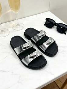 1 Pair 3-10 Years Old Girls' Black & Silver Metallic Buckle Sandals, Soft PU Non-Slip Thick Sole Open Toe Double Strap Flat, Fashionable Luxury Style, Summer Outdoor/Daily Wear - Silver - View 3