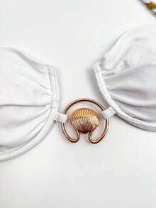 Bộ bikini 3 mảnh màu trắng dành cho nữ, kiểu dáng thanh lịch, xếp ly, thắt dây bện, trang trí khóa kim loại hình vỏ sò, kèm áo khoác lưới xẻ cao, thích hợp cho kỳ nghỉ biển mùa xuân/hè, tiệc bể bơi và các buổi tiệc tùng thời trang. - trắng - Xem 7