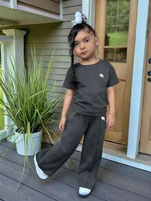 Bộ đồ bé gái in hình hoạt hình, áo tay ngắn cổ tròn và quần ngắn tay. - Màu xám đen - Xem 4