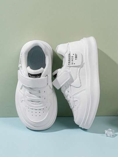 1双儿童休闲运动鞋，舒适女童皮革拼接魔术贴软底幼儿鞋，白色儿童户外鞋，适合所有季节