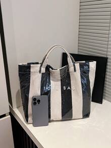 现代百搭的撞色手提包，专为女性设计；时尚高品质的PVC防水通勤包，休闲百搭的都市通勤手提包，适合购物、旅行和日常使用；实用轻便的大容量沙滩包，采用魔术贴封口；防水PVC材质的夏季沙滩包；是送给朋友、购物、约会、通勤、摄影和度假旅行的完美礼物。 - 黑色 - 查看 7
