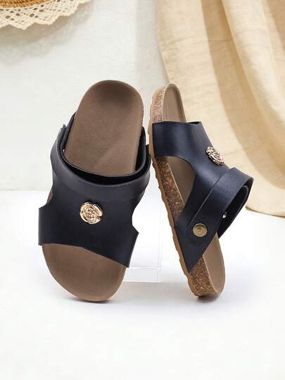 1 Pair Black Matte Girl's Sandals With Metal Camellia Decor, Soft PU Material, Anti-Slip , Open-Toe & Back Straps, Flat Design, Simple And Elegant Style, Suitable For Birthday Parties / Daily Commuting