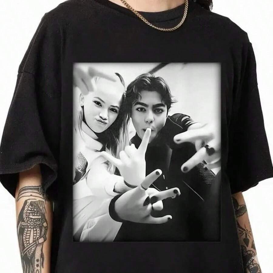 Malachi Barton And Freya Skye Shirt, Disneyland The Rise Of Red Tee, Freya And Malachi Descendants Zombies Worlds Colli - 黑色 - 查看 1