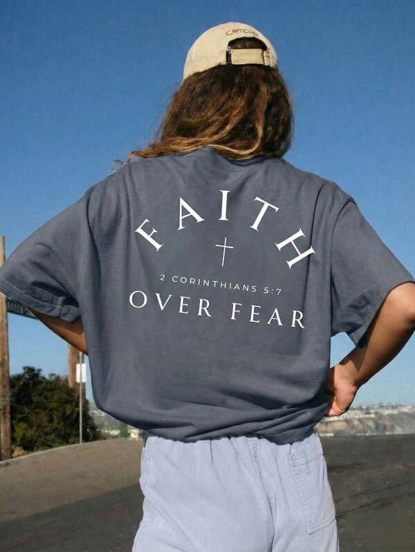 Camiseta de mujer con el versículo bíblico "La fe sobre el miedo", ajuste regular, gráfico inspirador cristiano, cómoda camiseta casual de manga corta 2026 de cuello redondo, ropa de fe