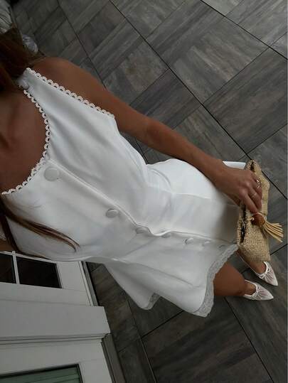 Đầm nữ kiểu Pháp lãng mạn màu trắng phối ren tương phản không tay, thắt eo, đầm mini dáng chữ A thanh lịch cài một hàng cúc, đầm mini kiểu Pháp công sở