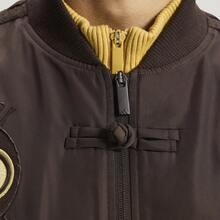 adidas CNY馬年限定新年款 PADDED BOMBER JACKET 飛行員挺闊運動休閒寬鬆夾克 男款 - 咖色 - 查看 6