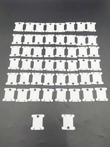 50 Stück robuste Kunststoff Wickelbretter, mit mittlerer Bohrung, können direkt mit Stangen oder Seilen zum Aufbewahren aufgefädelt werden. Geeignet für Handwerker, DIY, Stickerei/Nähbegeisterte, Designer und Studios, verwendbar für Stickgarn, Nähgarn, Wolle Aufbewahrung, ein unverzichtbares Aufbewahrungswerkzeug - Kleines weißes Wickelbrett - Übersicht 1