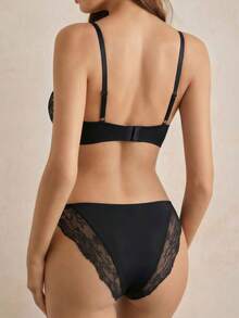 1 Set Of 2pcs Lace Sexy Push-Up Bra And Panty Set - Black - View 2