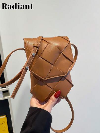 Mini Woven Crossbody Phone Bag, A Simple, Sophisticated, Retro Classic Women's Crossbody Bag With A Flap And Magnetic Closure. It Can Hold A Phone, Lipstick, And Keys, And Features An Adjustable Thin Shoulder Strap. Suitable For Commuting, Shopping, Outings, And Everyday Use.