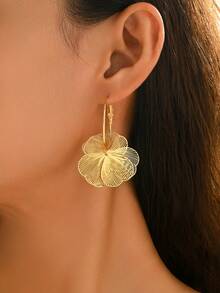 一对金色镂空花朵耳环，春季元素，百搭，适合婚礼、派对等场合，优雅高端 - 花 - 查看 2