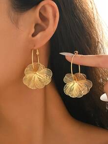 一对金色镂空花朵耳环，春季元素，百搭，适合婚礼、派对等场合，优雅高端 - 花 - 查看 1