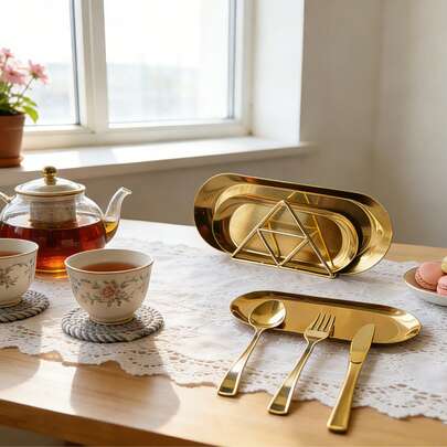 1pc Creative Oval Metal Tray (Gold), Christmas Gold Color Serving Platter, Fruit Plate, Dessert Plate, Snack Plate, Salad Plate, Cake Plate, Suitable For Restaurant, Kitchen, Dining Table, Eid, Ramadan, Back To School, Oval Stainless Steel Food Serving Dish, European Style