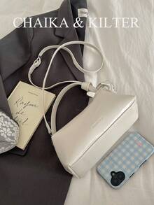 CHAIKA & KILTER 1 件装纯色亮面 PU 皮革手提包，女士休闲时尚托特水桶包，波士顿枕形包，字母金属装饰，顶部拉链封口，可拆卸可调节肩带，适合日常购物 - 白色 - 查看 7