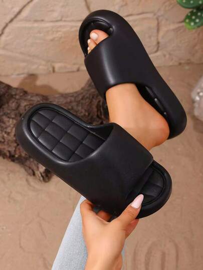 女士EVA厚底纯色防滑平底休闲拖鞋，适合春夏穿着