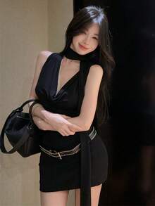 Y2K 美国坏女孩紧身黑色垂褶露背连衣裙，夏季性感铆钉腰带收腰黑色连衣裙 - 黑色 - 查看 3