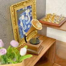 1 pieza Decoración de gramófono amarillo, modelo de gramófono mini retro para micropaísaje - Modelo de escena de juego mini 1:6 1:12 - Accesorio de casa de muñecas, modelo decorativo multifuncional con disco, mini regalo, adorno exquisito, modelo de decoración de escritorio, adecuado para decoración de micropaísaje DIY, accesorio de casa de muñecas, decoración de habitación, adorno de escritorio, mini juguete, accesorio de escritorio de oficina, decoración de dormitorio, decoración de sala de estar, decoración de mesita de noche, regalo personalizado - A - Ver 2