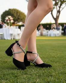 Zapatillas cerradas con tira cruzada imitación diamates, con hebilla, perfectas para eventos, bodas, fiestas. Primavera- Verano - Negro - Ver 3