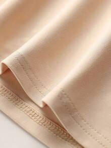 Chiếc áo thun ngắn tay này có thiết kế hình đầu sói độc đáo, kết hợp với áo cổ tròn màu be kiểu dáng thường ngày. - Màu be - Xem 4