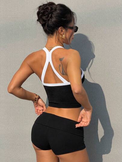 Seamless Knitted Black And White Striped Sports Vest Is Suitable For Exercising, Yoga And Running.
