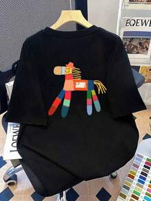 这款印花圆领T恤色彩鲜艳，尺码齐全，是大码女性街头时尚的理想之选。夏季上衣，适合新年、假期、日常穿着、外出、海滩、派对、上学、音乐节、度假、通勤等各种场合。这款夏季圆领短袖T恤也是圣诞节、新年送给家人、男友、女友、朋友的必备百搭单品。适合夏季度假、海滩、度假村、春季休闲穿着。黑色 - 黑色 - 查看 1