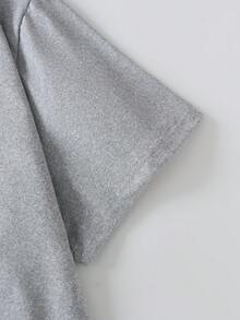 加大码夏季东京印花T恤，短袖，汽车图案，赛车氛围，都市风格。适合新年、节日、日常穿着、外出、海滩、派对、上学、音乐节、度假、通勤等各种场合。休闲百搭。 - 灰色 - 查看 3