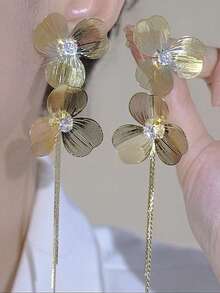 一对花朵流苏耳环，夸张金属材质，简约别致的高端耳环设计 - 金黃色 - 查看 4