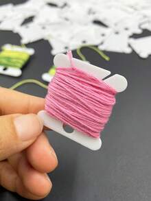 50 Stück robuste Kunststoff Wickelbretter, mit mittlerer Bohrung, können direkt mit Stangen oder Seilen zum Aufbewahren aufgefädelt werden. Geeignet für Handwerker, DIY, Stickerei/Nähbegeisterte, Designer und Studios, verwendbar für Stickgarn, Nähgarn, Wolle Aufbewahrung, ein unverzichtbares Aufbewahrungswerkzeug - Kleines weißes Wickelbrett - Übersicht 6