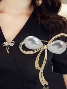 1pc Pearl Bow Brooch, Practical Accessory, Can Be Pinned On Scarves, Sweaters, Jackets To Prevent Wardrobe Malfunction, Fashionable, Elegant And Practical, Faux Pearl Brooch - Multicolor - View 2